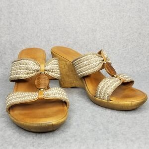 Italian Shoemakers Wedge Sandals 10 Beige White Pearl Gold Thread Made in Italy